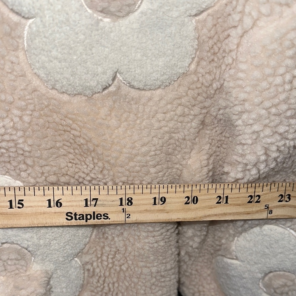 Cozy Cream and White Teddy Jacket with Heart Design - Picture 5 of 6